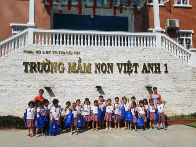 CÁC BÉ LỚP LÁ  HÀO HỨNG VỚI CHUYẾN THAM QUAN TRƯỜNG VIỆT ANH