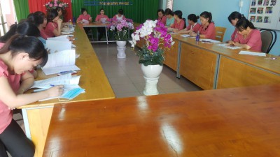 CHI BỘ MN ĐOÀN THỊ LIÊN TỔ CHỨC HỌP ĐÁNH GIÁ, KIỂM ĐIỂM ĐẢNG VIÊN CUỐI NĂM