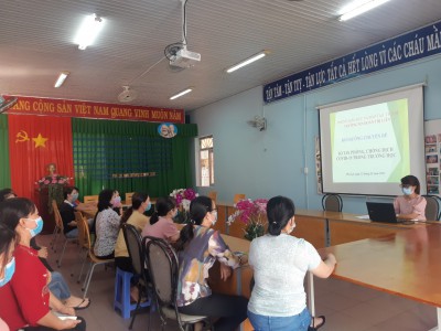BỒI DƯỠNG CBGV-CNV TRƯỜNG PHÒNG CHỐNG COVID-19
