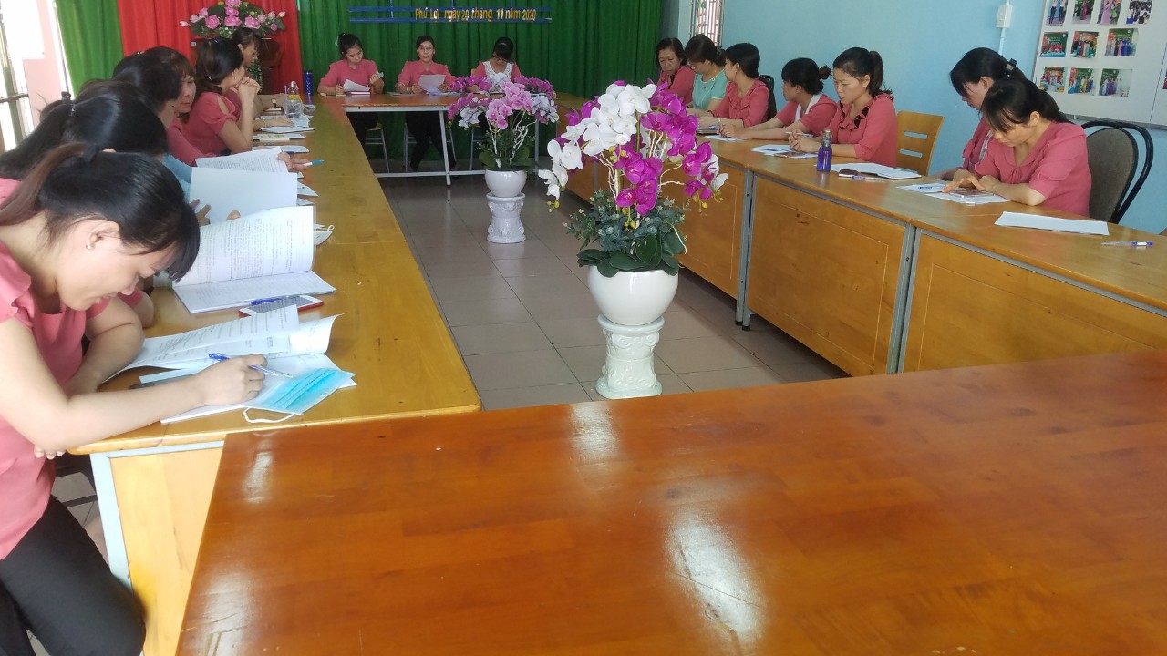 CHI BỘ MN ĐOÀN THỊ LIÊN TỔ CHỨC HỌP ĐÁNH GIÁ, KIỂM ĐIỂM ĐẢNG VIÊN CUỐI NĂM
