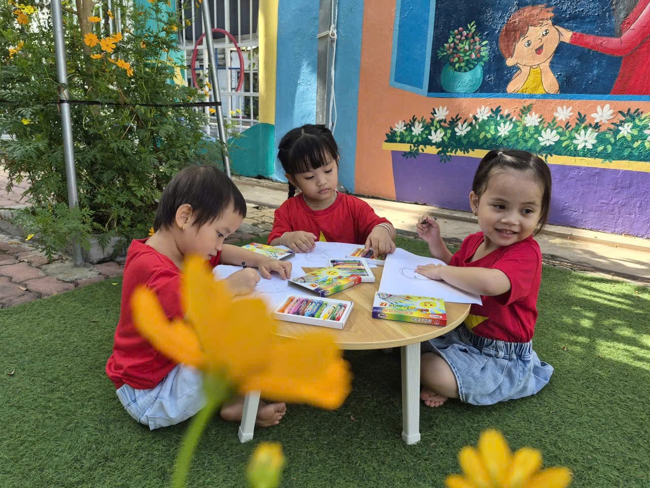 HOẠT ĐỘNG TÔ MÀU BÁC HỒ KÍNH YÊU CỦA CÁC BÉ KHỐI MẦM